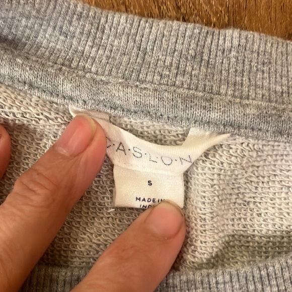 Granny core small grey embroidered French Terry shirt floral crew neck - Picture 3 of 4